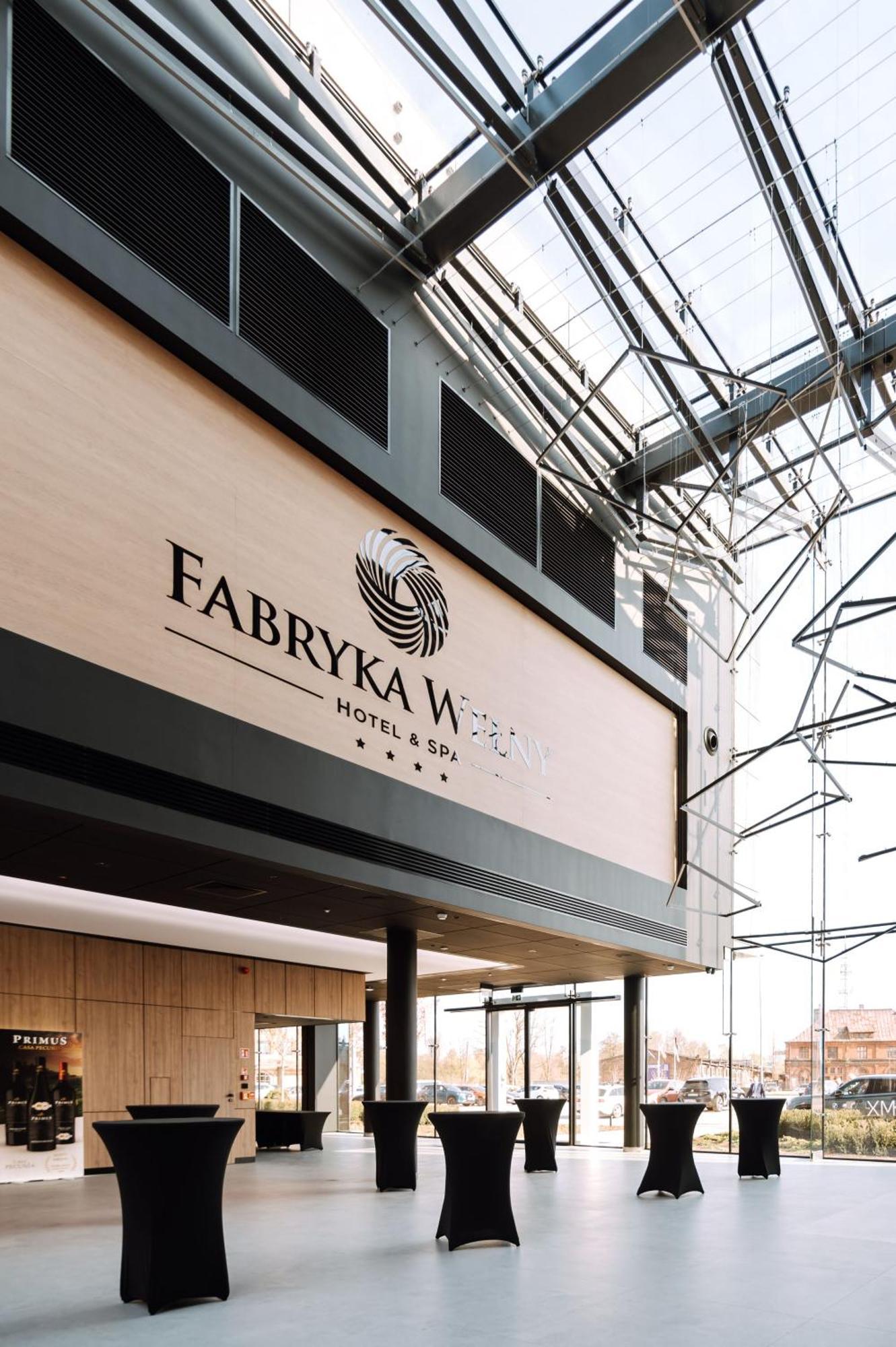 Fabryka Welny Hotel & Spa Пабянице Екстериор снимка