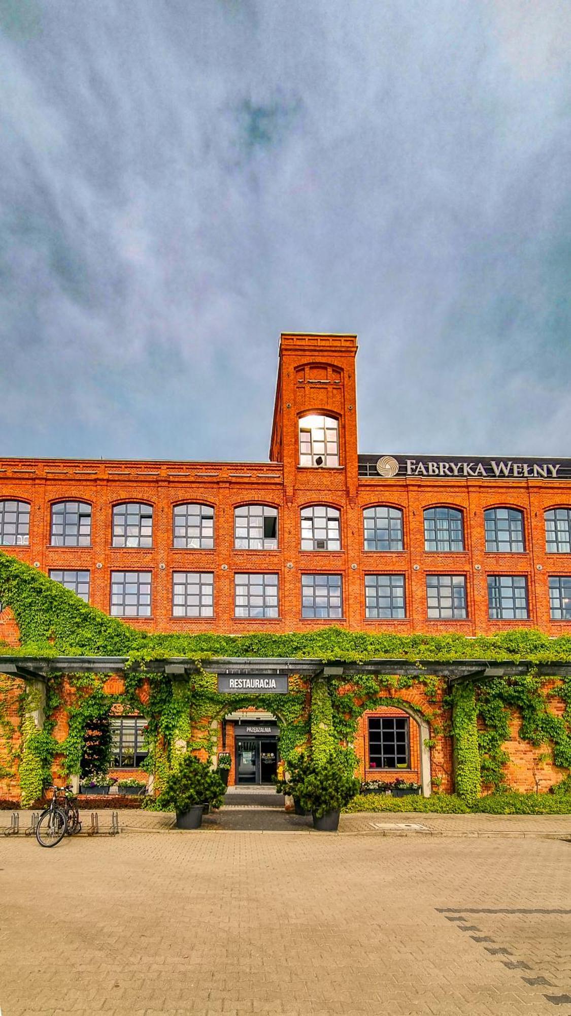 Fabryka Welny Hotel & Spa Пабянице Екстериор снимка