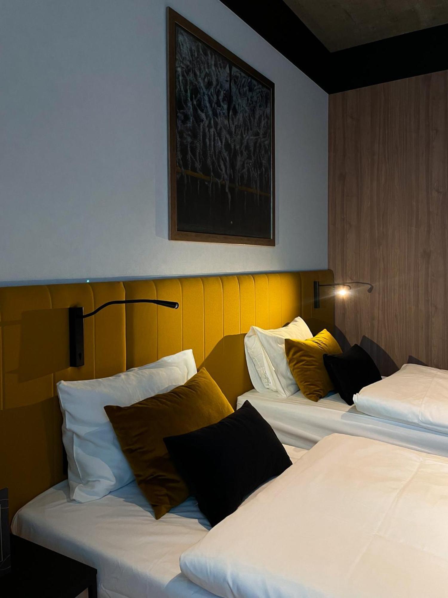 Fabryka Welny Hotel & Spa Пабянице Екстериор снимка