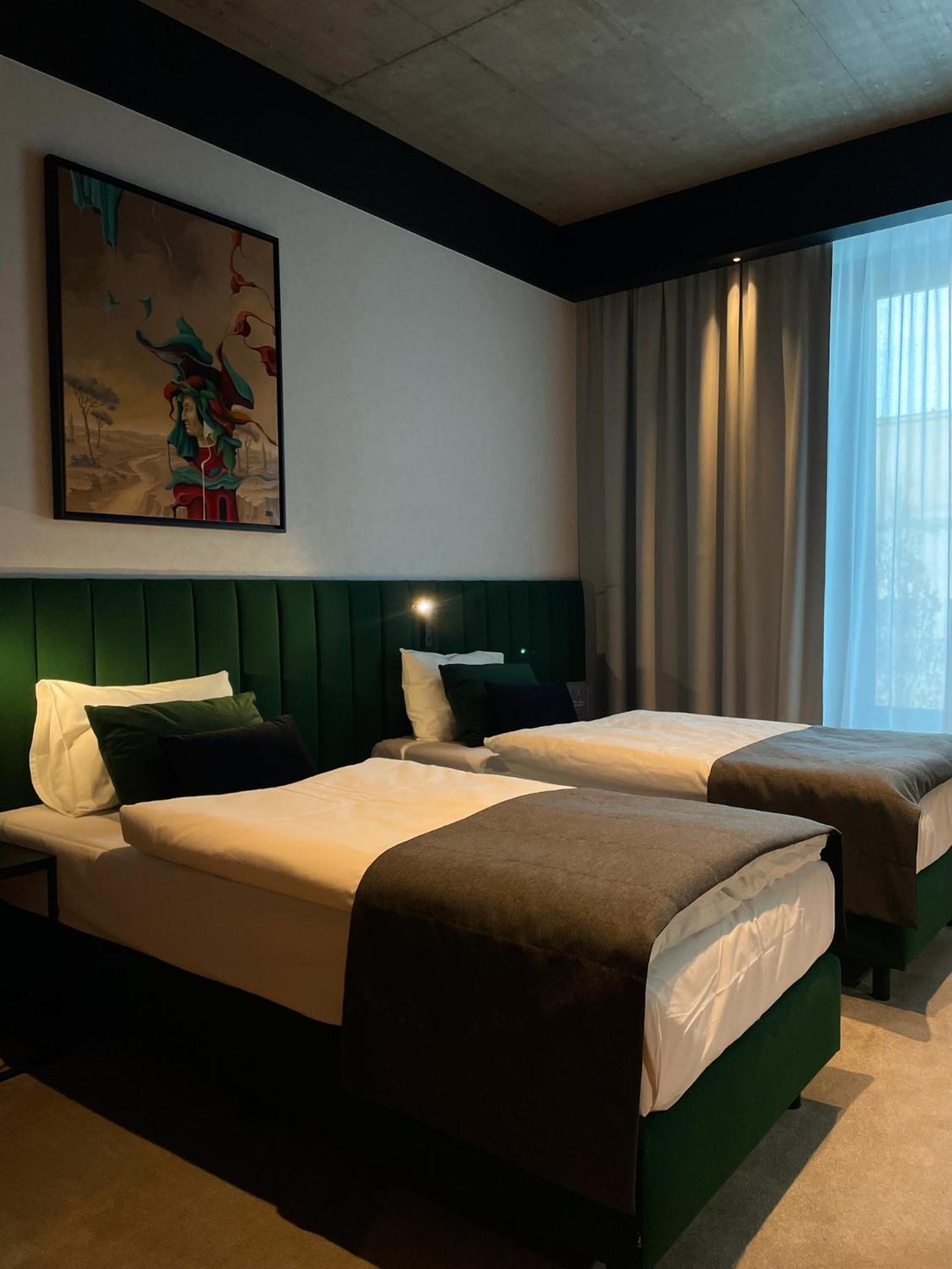 Fabryka Welny Hotel & Spa Пабянице Екстериор снимка