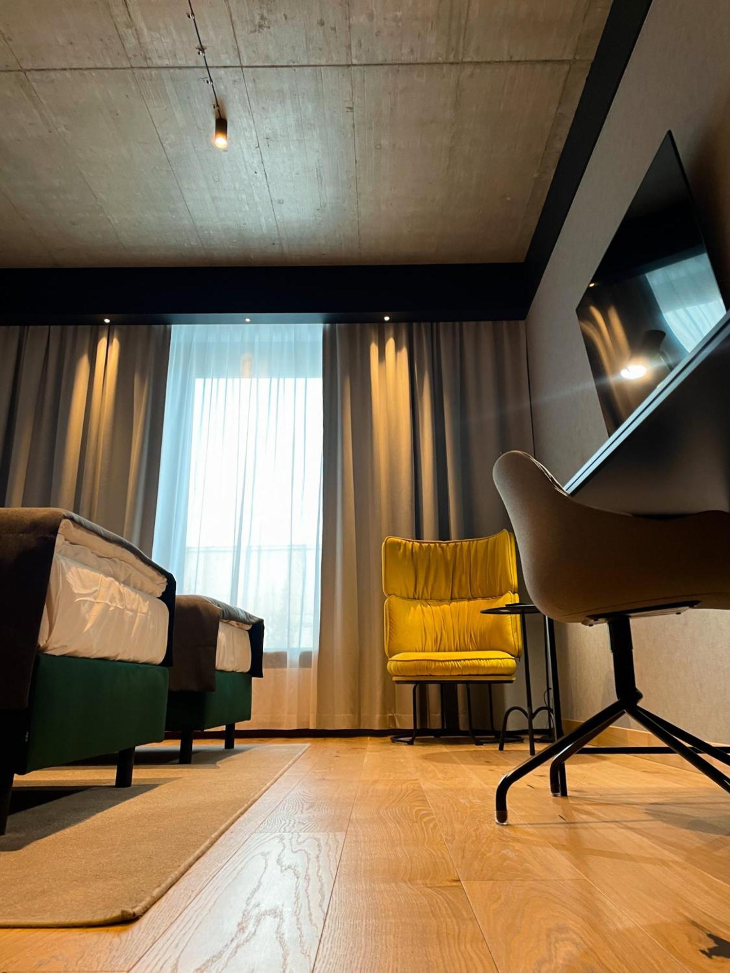 Fabryka Welny Hotel & Spa Пабянице Екстериор снимка