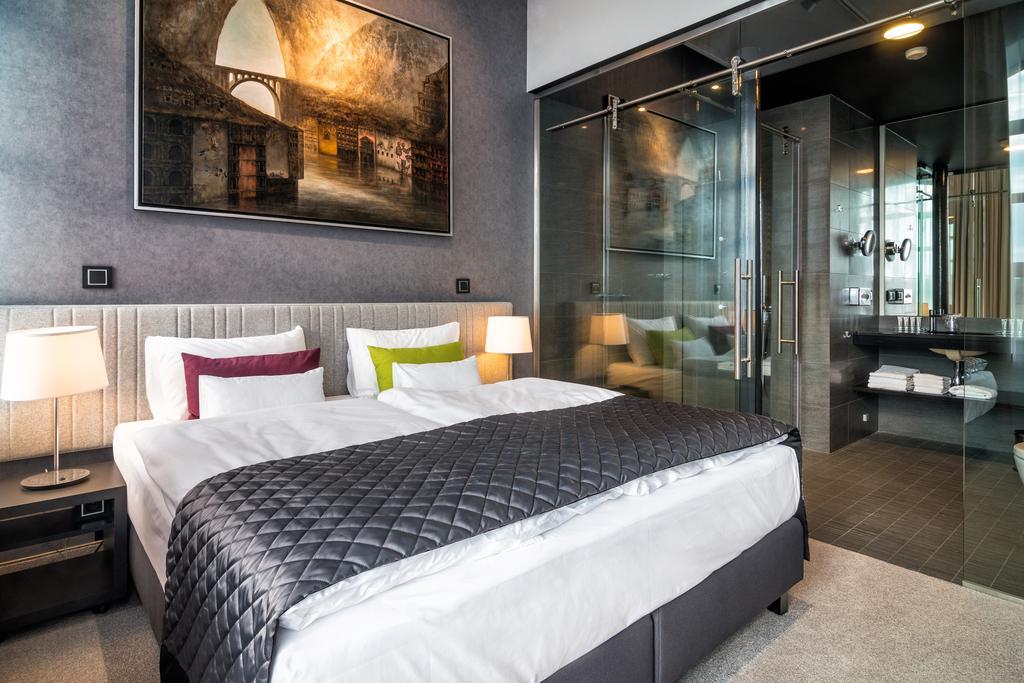 Fabryka Welny Hotel & Spa Пабянице Екстериор снимка